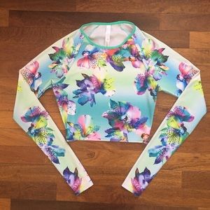 AEO Crop Top Long Sleeve Swim Rashguard